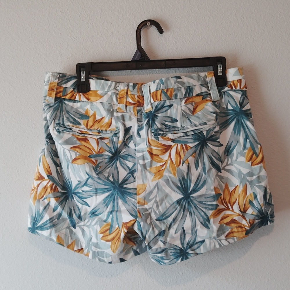 Tinsel Leaf Print Summer Shorts - Picture 2 of 5
